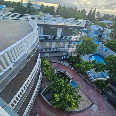 China Town Hotel Caye Caulker Bagian luar foto