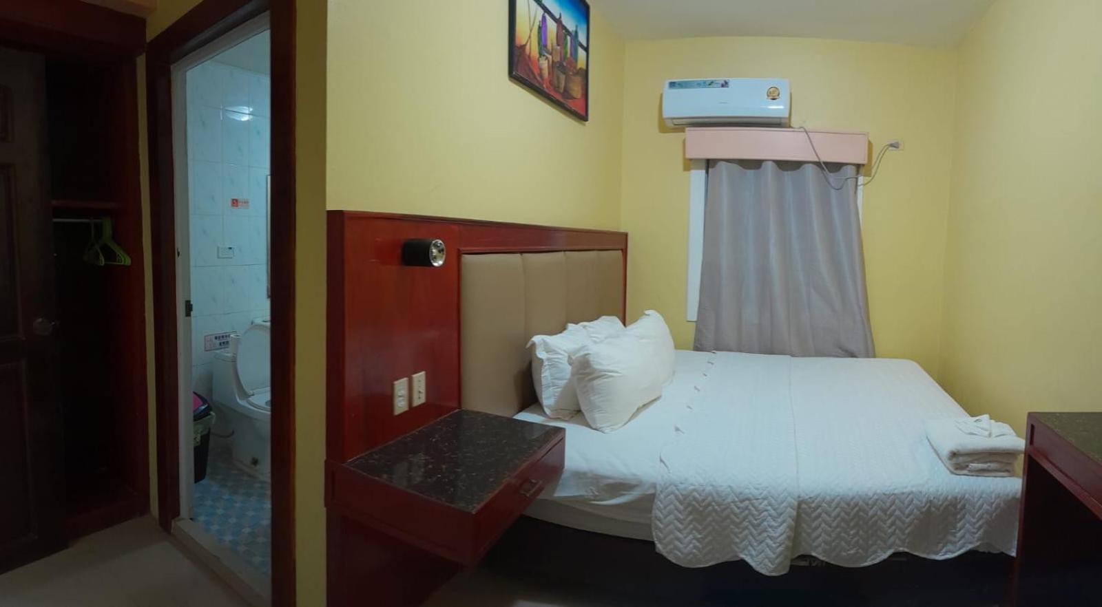 China Town Hotel Caye Caulker Bagian luar foto