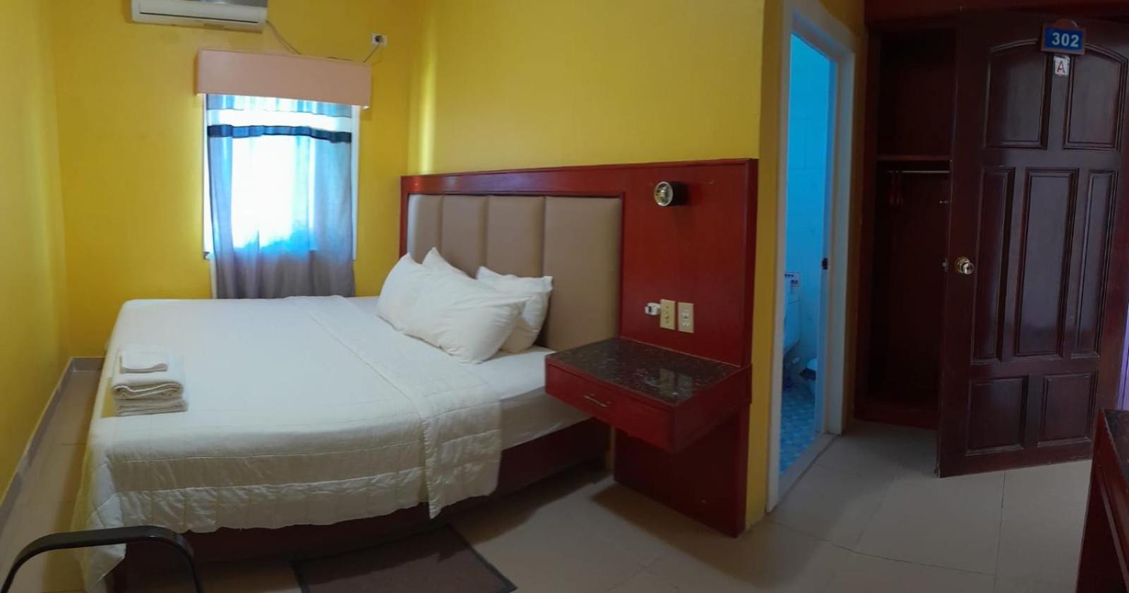 China Town Hotel Caye Caulker Bagian luar foto